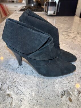 Via Spiga Suri Black Suede Foldover Cuff Ankle Booties - Size 8 EUC